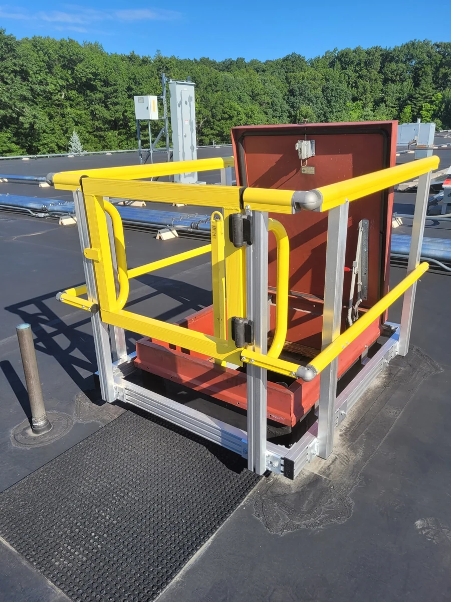 Roof railing and hatch protection