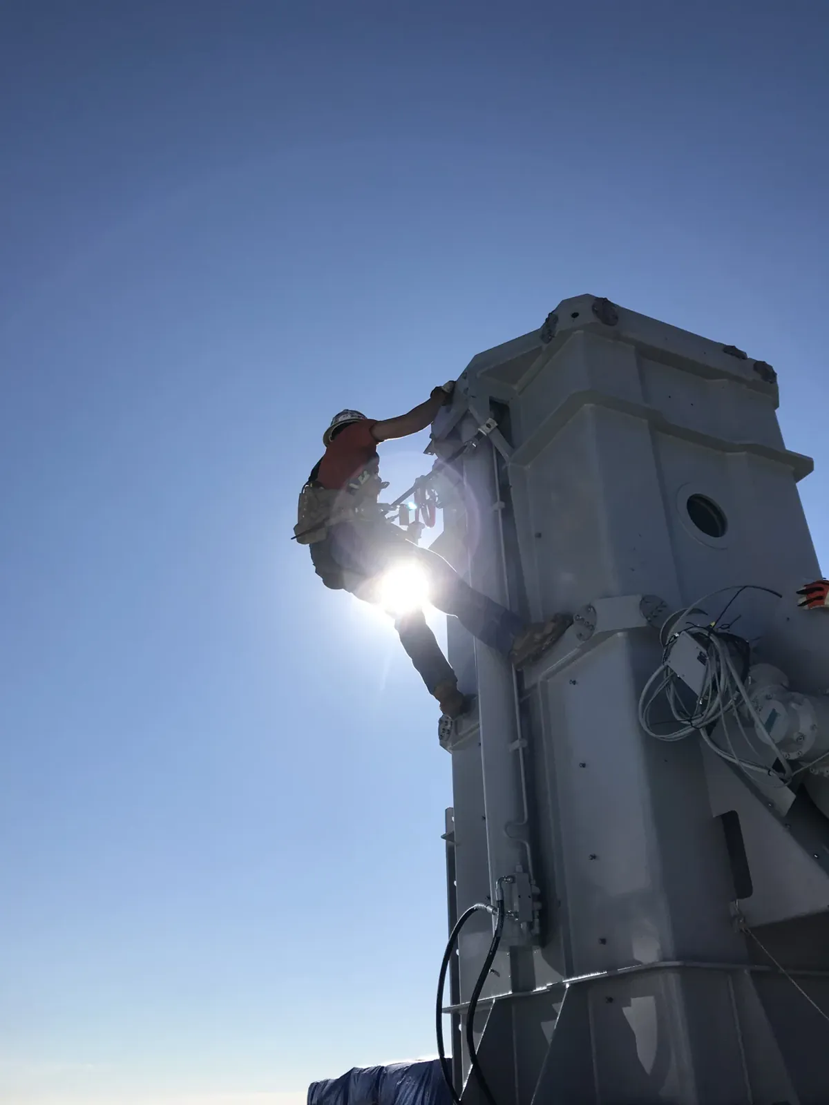BMU mast service at height